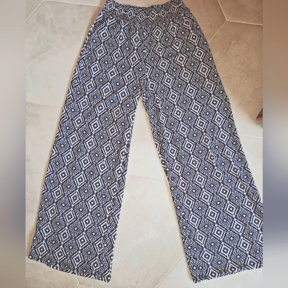 Eye Candy wide leg pants, Medium, Black and white pattern.